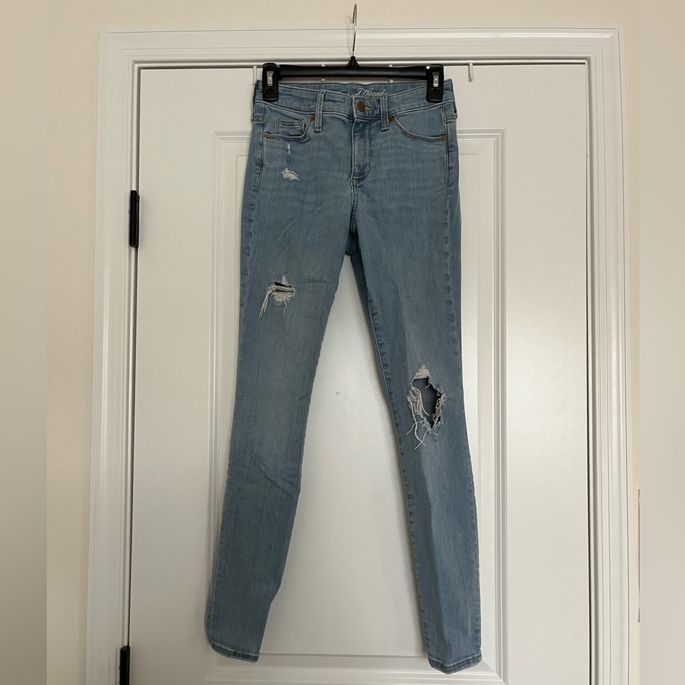 Universal Thread Distressed Jeans